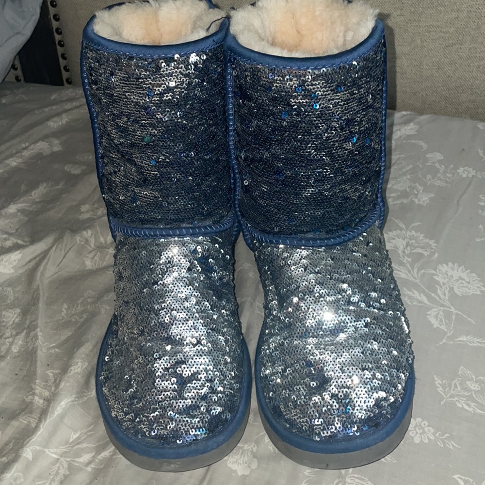 Silver/blue sequin classic short Uggs. GUC - Picture 4 of 8